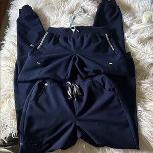 SALE 🎉🎉🎉 2 pairs of navy FIGS scrub pants Technical Collection 💙💙